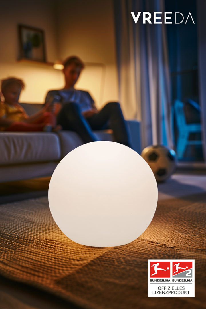Kugelleuchte Shining Globe inkl. MIKA Fußball-Licht