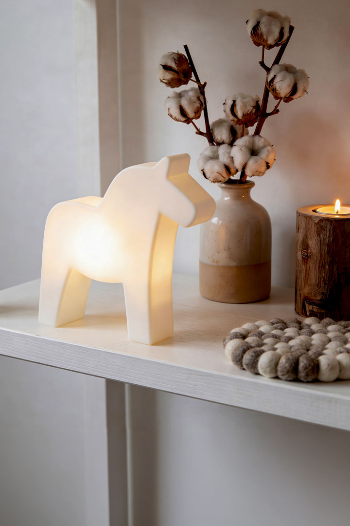 Tischlampe Shining Dala Horse Micro USB-C